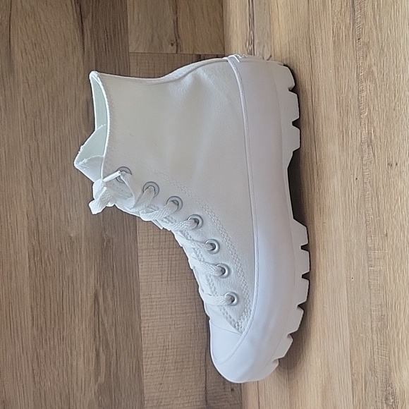 Converse high top Brand new in the box. - Picture 5 of 11